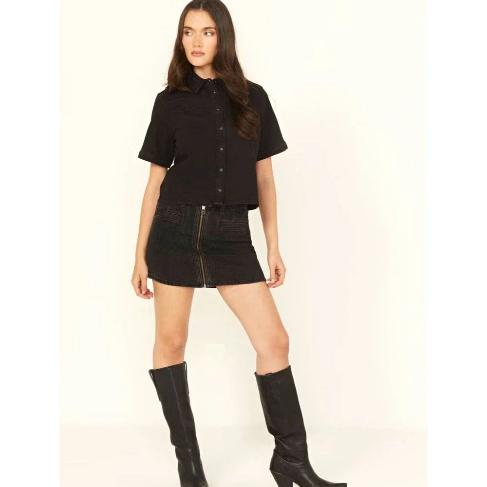 Levi's Icon Black Denim Mini Skirt Zip Front Pockets Womens Size 26